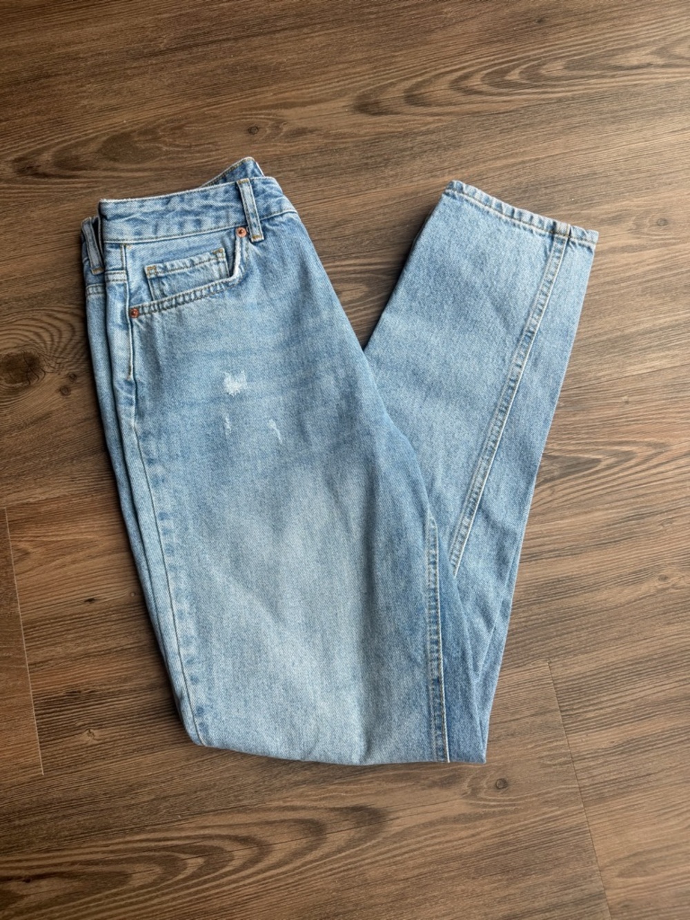 BDG Women's Straight Leg Jeans in Light Blue Wash